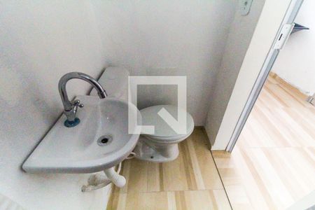 Banheiro de casa para alugar com 1 quarto, 35m² em Jardim Itapemirim, São Paulo