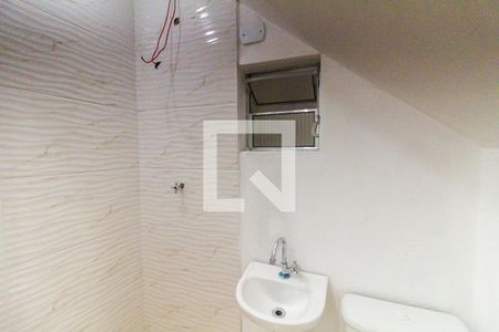 Banheiro de casa para alugar com 1 quarto, 35m² em Jardim Itapemirim, São Paulo