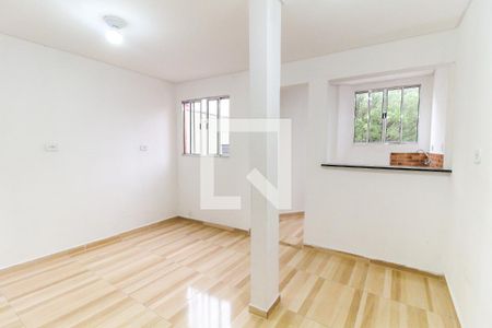 Sala/Quarto de casa para alugar com 1 quarto, 35m² em Jardim Itapemirim, São Paulo