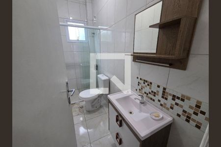 Banheiro de casa de condomínio para alugar com 2 quartos, 52m² em Quietude, Praia Grande
