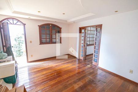 Casa para alugar com 7 quartos, 567m² em Candelária, Belo Horizonte