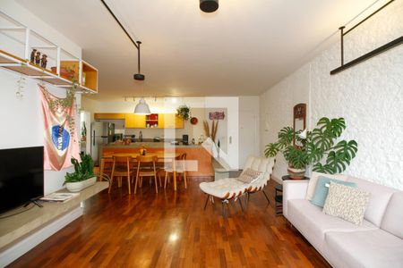 Ambientes Integrados (Sala de Estar, Jantar e Cozinha) de apartamento à venda com 2 quartos, 105m² em Pinheiros, São Paulo