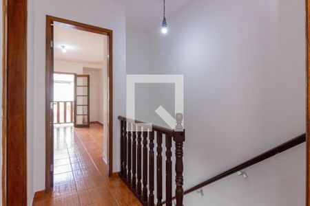 Corredor Superior Entrada Quartos e Banheiro de casa para alugar com 2 quartos, 105m² em Vila Palmeiras, São Paulo