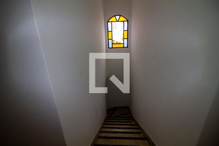 Escada de casa para alugar com 3 quartos, 188m² em Jardim Aeroporto, São Paulo