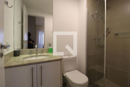 Banheiro da Suíte de apartamento para alugar com 1 quarto, 54m² em Vila Nova Conceição, São Paulo
