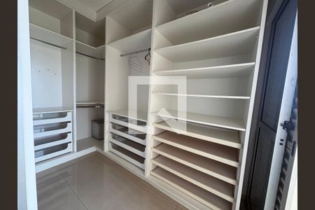 Closet da suíte 1 de apartamento para alugar com 3 quartos, 128m² em Nova Suiça, Goiânia