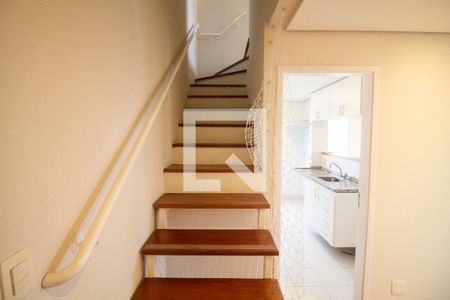 Escada de apartamento para alugar com 2 quartos, 130m² em Santo Amaro, São Paulo