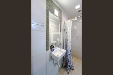 Banheiro de kitnet/studio para alugar com 1 quarto, 15m² em Perdizes, São Paulo