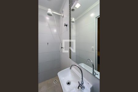 Banheiro de kitnet/studio para alugar com 1 quarto, 15m² em Perdizes, São Paulo