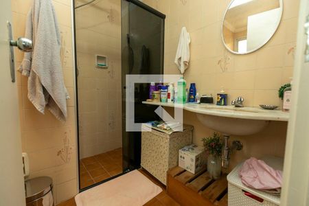 Banheiro de apartamento à venda com 1 quarto, 54m² em Cambuí, Campinas