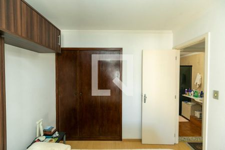 Quarto de apartamento à venda com 1 quarto, 54m² em Cambuí, Campinas