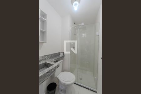 Banheiro de kitnet/studio para alugar com 1 quarto, 27m² em Bela Vista, São Paulo