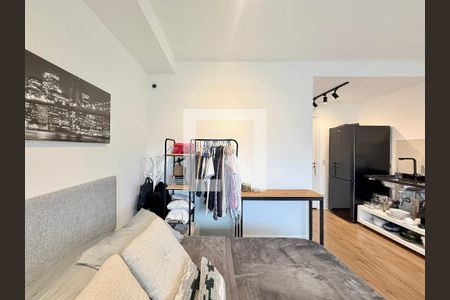 Quarto de kitnet/studio para alugar com 1 quarto, 28m² em Jardim das Acacias, São Paulo