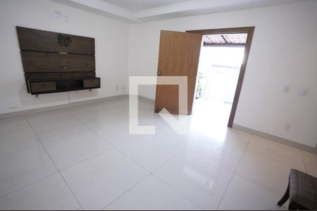 Casa à venda com 3 quartos, 136m² em Parque Amazonia, Goiânia