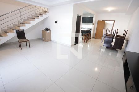 Casa à venda com 3 quartos, 136m² em Parque Amazonia, Goiânia