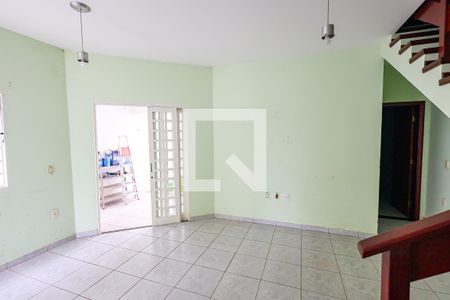 Sala de casa de condomínio para alugar com 4 quartos, 132m² em Portal das Acácias, Indaiatuba