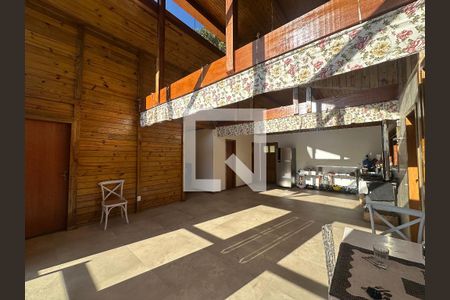 Sala de casa à venda com 2 quartos, 1000m² em Portal da Serra, Barueri