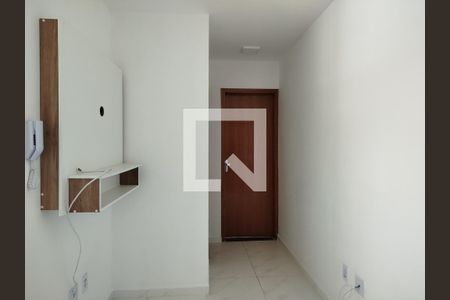 Sala e cozinha de apartamento para alugar com 1 quarto, 25m² em Vila Nova Savoia, São Paulo