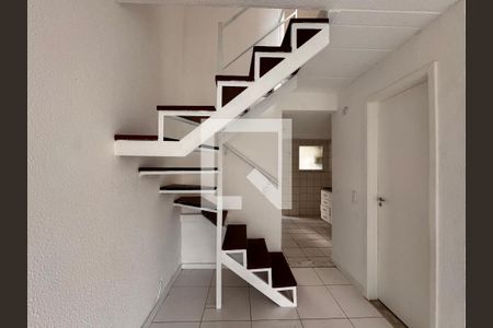 Escada de casa de condomínio à venda com 2 quartos, 68m² em Vargem Pequena, Rio de Janeiro