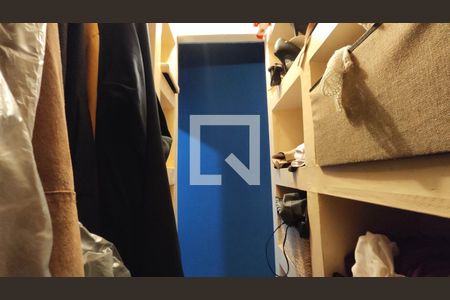 Closet da suíte 1 de casa à venda com 6 quartos, 240m² em Jardim Bonifacio, São Paulo