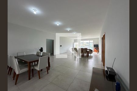 Sala de casa de condomínio para alugar com 5 quartos, 360m² em Parque Residencial Santa Paula, Jacareí