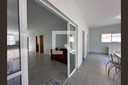 Sala de casa de condomínio para alugar com 5 quartos, 360m² em Parque Residencial Santa Paula, Jacareí