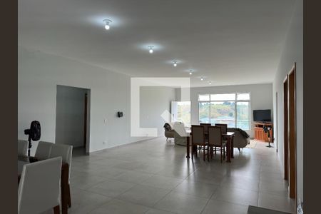 Sala de casa de condomínio para alugar com 5 quartos, 360m² em Parque Residencial Santa Paula, Jacareí