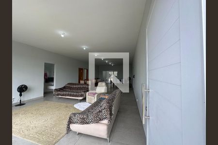 Sala de casa de condomínio para alugar com 5 quartos, 360m² em Parque Residencial Santa Paula, Jacareí