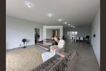 Sala de casa de condomínio para alugar com 5 quartos, 360m² em Parque Residencial Santa Paula, Jacareí