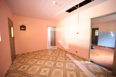 Sala de casa à venda com 5 quartos, 250m² em Vila Nhocuné, São Paulo