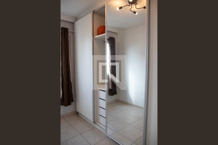 Quarto 01 de apartamento para alugar com 3 quartos, 78m² em Jardim Goiás, Goiânia