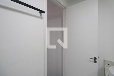 Banheiro de apartamento para alugar com 1 quarto, 29m² em Parque Vitoria, São Paulo