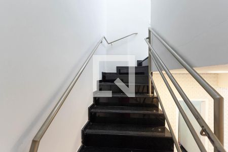 Escada de casa à venda com 3 quartos, 180m² em Castelo, Belo Horizonte