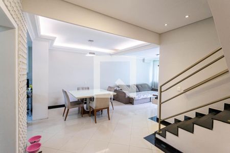 Sala de casa à venda com 3 quartos, 180m² em Castelo, Belo Horizonte