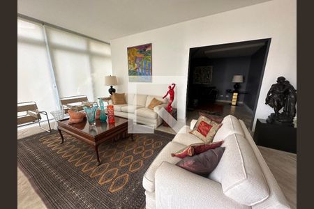 Sala de casa de condomínio à venda com 4 quartos, 936m² em Residencial Morada dos Lagos, Barueri