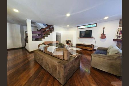 Casa à venda com 4 quartos, 500m² em Butantã, São Paulo