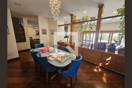 Casa à venda com 4 quartos, 500m² em Butantã, São Paulo
