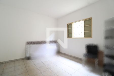 Quarto 1 de casa para alugar com 2 quartos, 60m² em Santa Mônica, Uberlândia