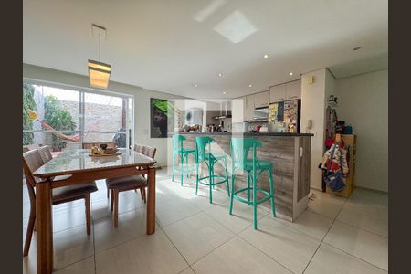 Sala de casa à venda com 3 quartos, 190m² em Cidade São Francisco, São Paulo