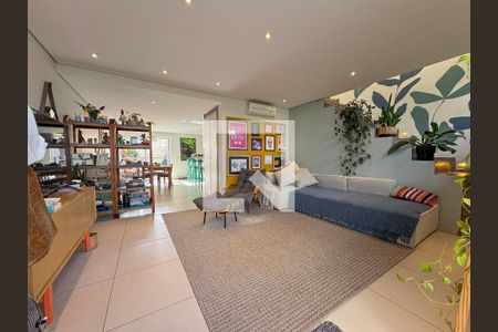Sala de casa à venda com 3 quartos, 190m² em Cidade São Francisco, São Paulo