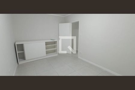 Casa à venda com 3 quartos, 206m² em Vila Scarpelli, Santo André