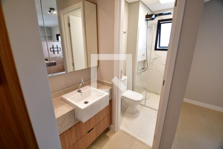 Banheiro de kitnet/studio para alugar com 1 quarto, 46m² em Centro, Campinas