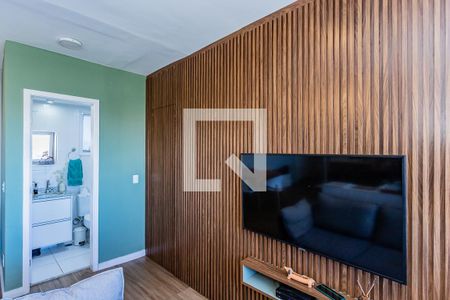 Sala com varanda extendida de apartamento para alugar com 1 quarto, 58m² em Vila Mangalot, São Paulo
