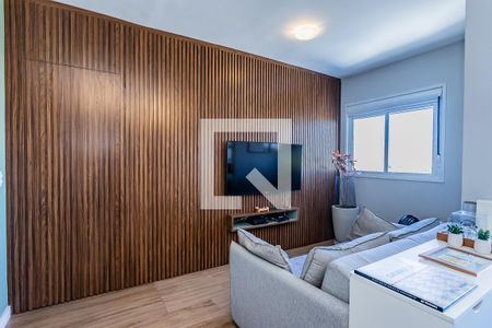 Sala com varanda extendida de apartamento para alugar com 1 quarto, 58m² em Vila Mangalot, São Paulo
