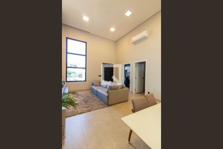 SALA de casa de condomínio à venda com 3 quartos, 214m² em Fazenda Santa Cândida, Campinas