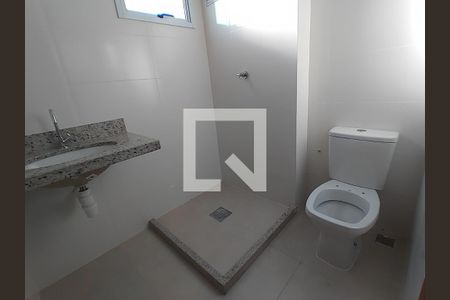 Banheiro de apartamento para alugar com 2 quartos, 48m² em Tibery, Uberlândia