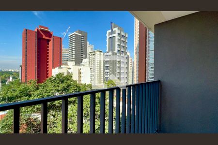 Varanda de kitnet/studio para alugar com 1 quarto, 25m² em Pinheiros, São Paulo