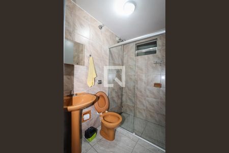 Banheiro de casa para alugar com 2 quartos, 45m² em Vila Morse, São Paulo