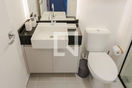 Banheiro de kitnet/studio à venda com 1 quarto, 25m² em Pinheiros, São Paulo
