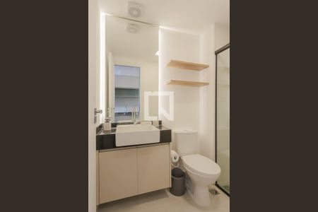 Banheiro de kitnet/studio à venda com 1 quarto, 25m² em Pinheiros, São Paulo